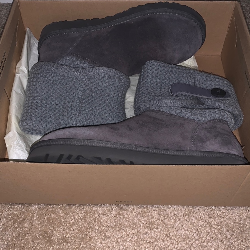 Grey Uggs - image 5